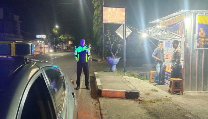 Jaga Kamtibmas dimalam Hari, Personil Polsek Watang Sawitto Gencarkan Patroli