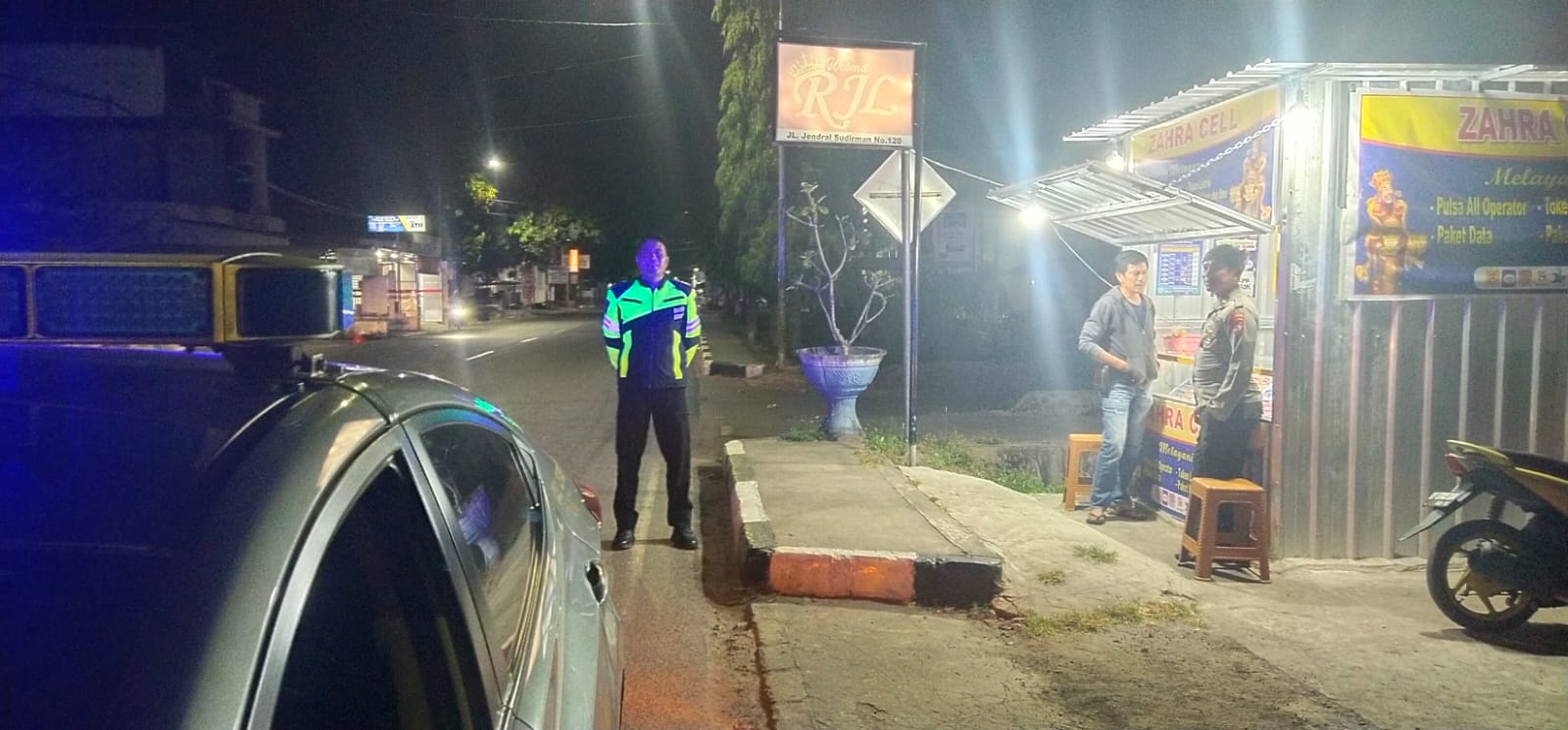 Jaga Kamtibmas dimalam Hari, Personil Polsek Watang Sawitto Gencarkan Patroli