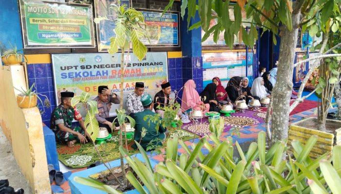Kapolsek Watang Sawitto Hadiri Tudang Sipulung Dirangkaikan Dengan Maulid Nabi Muhammad SAW di SD 12 Pinrang