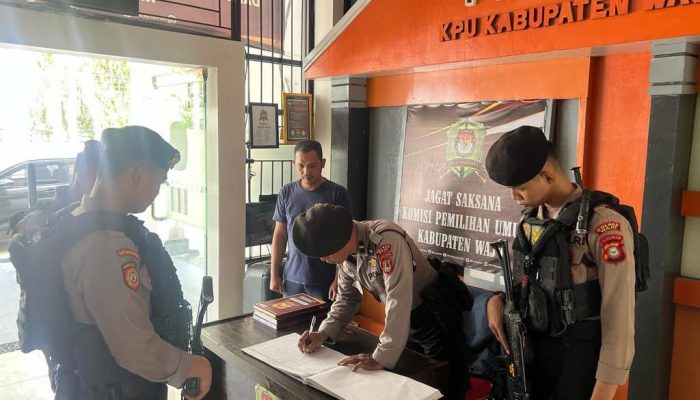 Personel Sat Samapta Polres Wajo Melaksanakan Patroli di Kantor KPU dan Gudang Logistik Pemilu