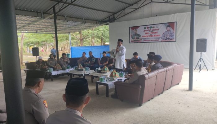 Polda Sulsel Gelar Jumat Curhat Dengan Warga Di Poros Bantimurung Maros