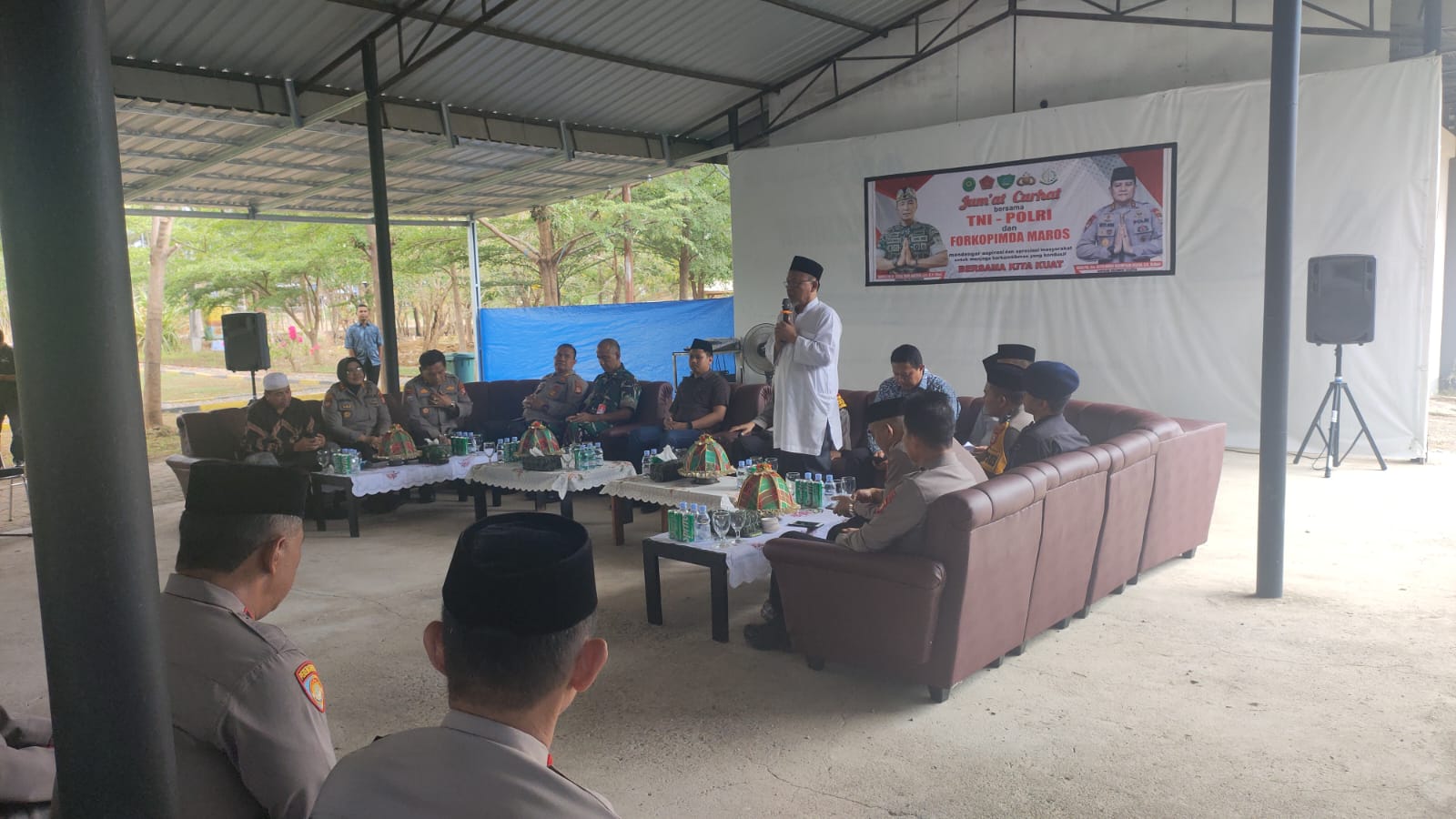 Polda Sulsel Gelar Jumat Curhat Dengan Warga Di Poros Bantimurung Maros