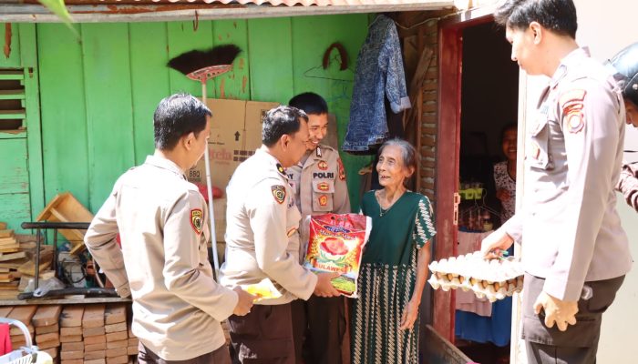 Polres Palopo Salurkan Paket Sembako Ke Masyarakat Yang Terkena Dampak Elnino