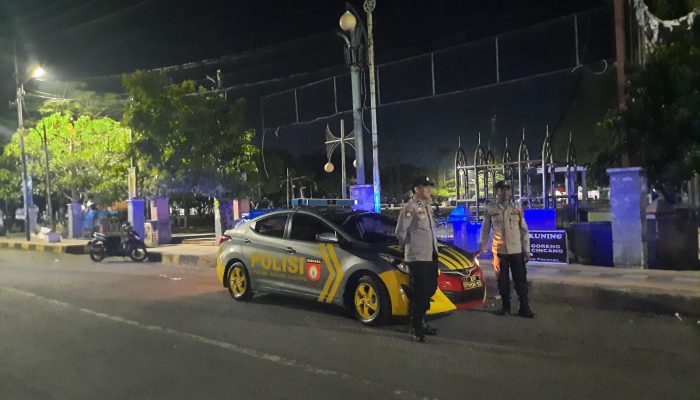 Antisipasi Gangguan Kamtibmas Di Malam Hari, Personil Polsek Watang Sawitto Laksanakan Patroli Blue Light