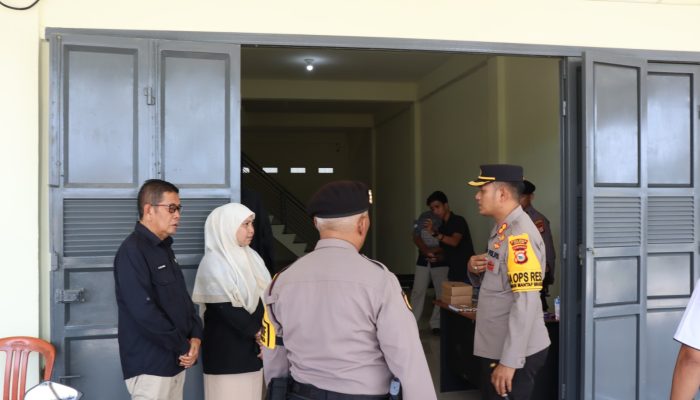 Jelang Pemilu 2024, Kapolres Soppeng Cek Langsung Kesiapan Kantor KPU dan Bawaslu