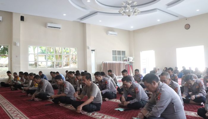 Polres Wajo Laksanakan Binrohtal Personil Dalam Rangka Peningkatan Iman Dan Taqwa Personil