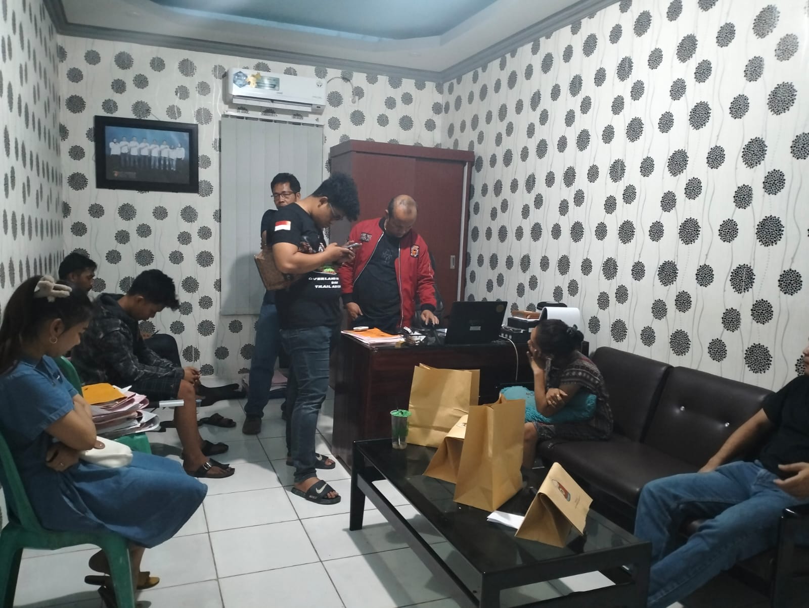 Berantas Prostitusi Online, Kasat Reskrim Polres Pinrang Pimpin Razia Sejumlah Kos dan Hotel