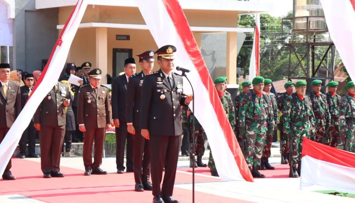 Kapolres Soppeng Pimpin Upacara Ziarah TMP Salotungo Dalam Rangka Hari Pahlawan Nasional