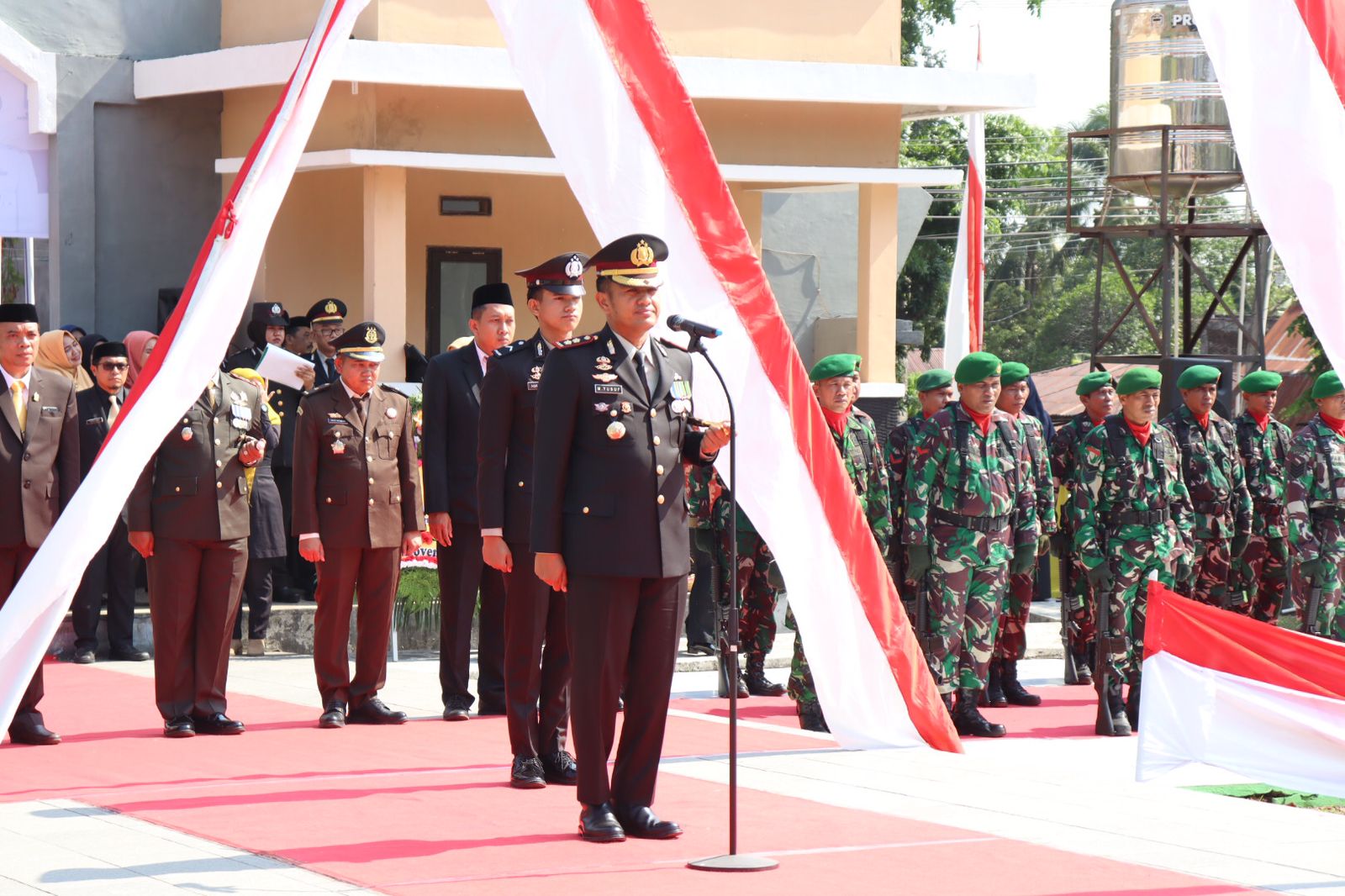 Kapolres Soppeng Pimpin Upacara Ziarah TMP Salotungo Dalam Rangka Hari Pahlawan Nasional