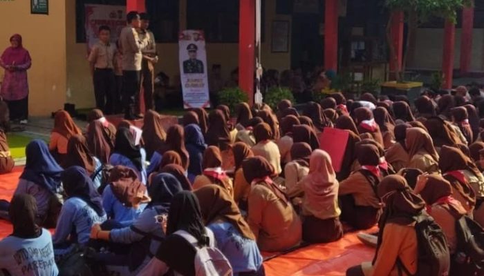 Memilih Jumat Curhat Di Sekolah, Polsek KPN Polres Parepare Bina 400 Siswa SMPN 10