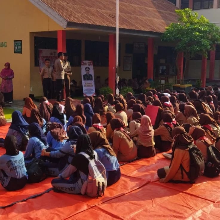 Memilih Jumat Curhat Di Sekolah, Polsek KPN Polres Parepare Bina 400 Siswa SMPN 10