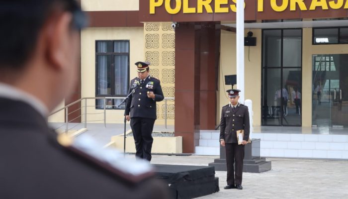Peringati Hari Pahlawan Tahun 2023, Polres Toraja Utara Gelar Upacara Pengibaran Bendera