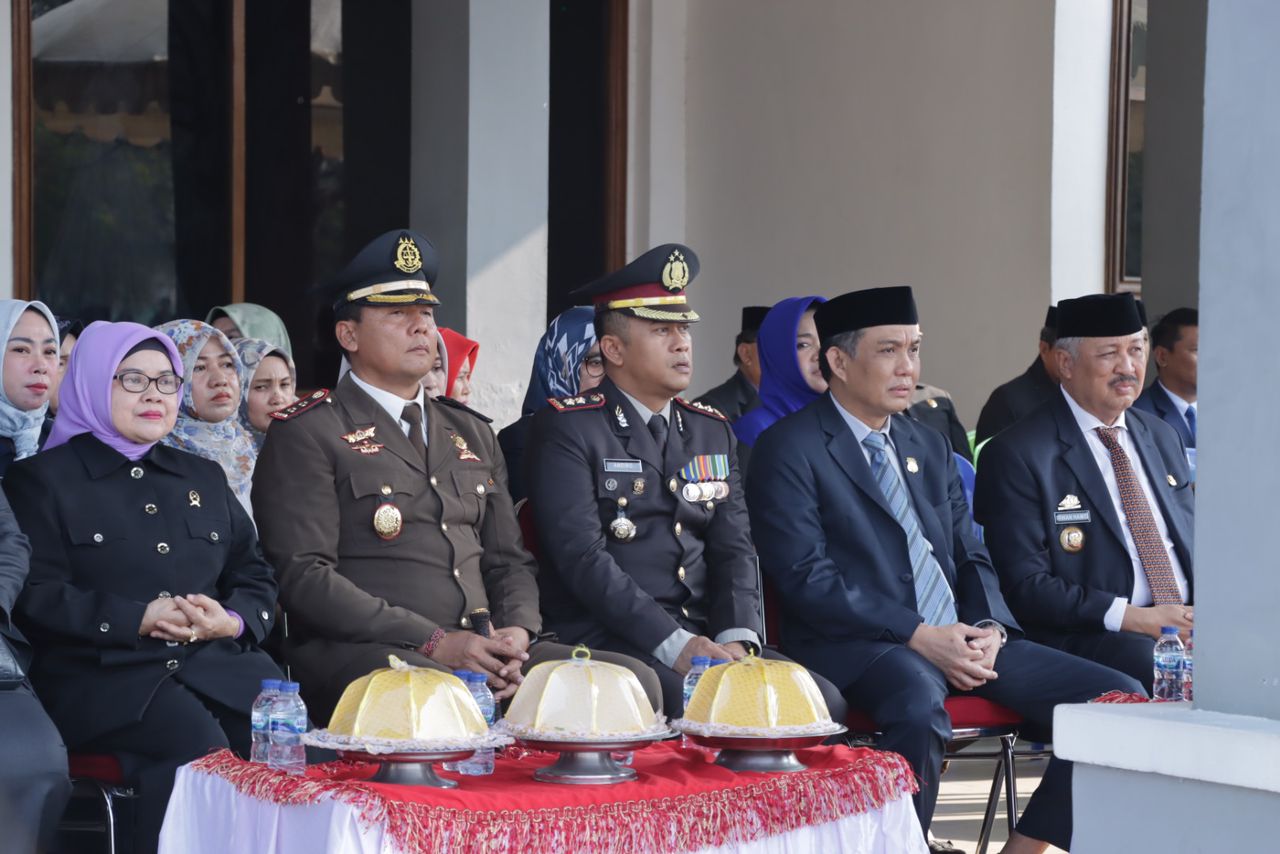 Kapolres Pinrang Mengahdiri Upacara Peringatan Hari Pahlawan Nasional ke-78 Kabupaten Pinrang