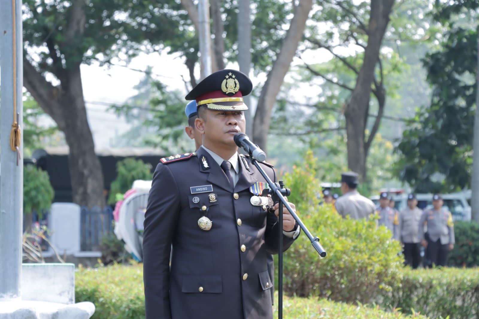 Kapolres Pinrang Pimpin Ziarah Nasional Di TMP Palia Pinrang Peringati Hari Pahlawan Kabupaten Pinrang