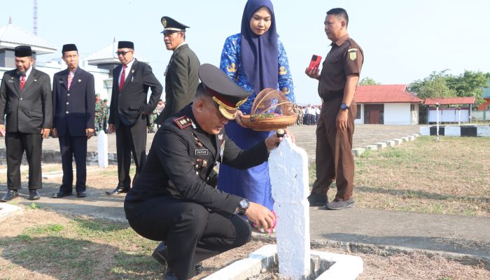 Kapolres Wajo Hadiri Upacara Ziarah Nasional dan Tabur Bunga di TMP Empagae