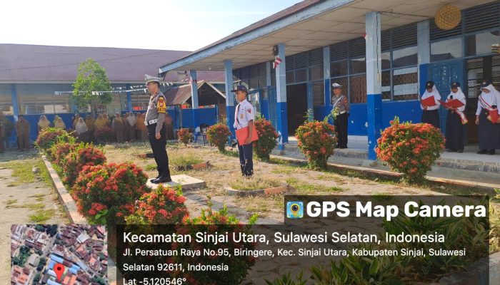 Bertindak Sebagai Pembina Upacara Di SMPN 1 , Ini Penegasakan Kasat Lantas Polres Sinjai