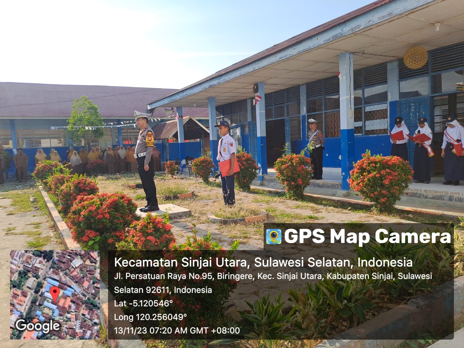 Bertindak Sebagai Pembina Upacara Di SMPN 1 , Ini Penegasakan Kasat Lantas Polres Sinjai