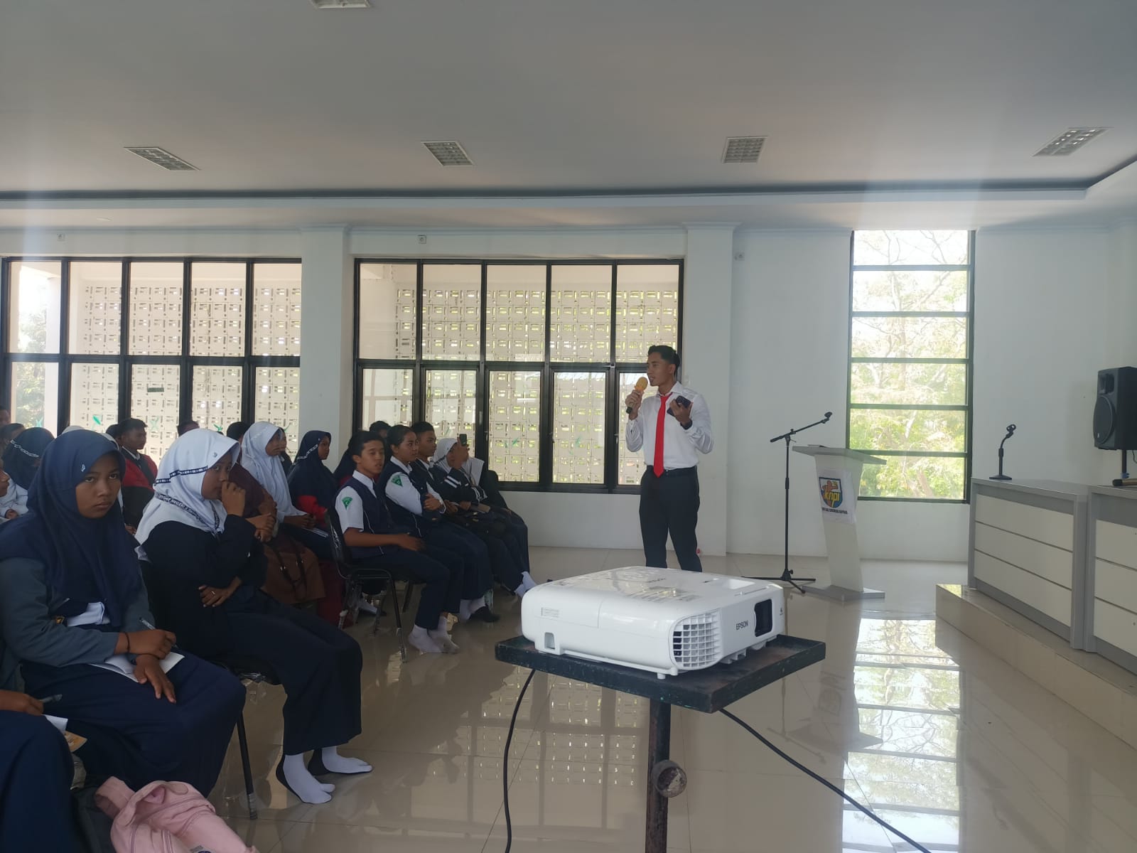KBO Narkoba Polres Sidrap Jadi Narasumber Talk Show Sekolah Bersinar