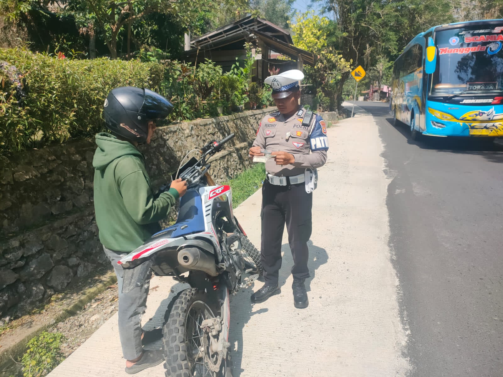 Satlantas Bersama Dishub Tana Toraja Gencar Melakukan Razia Penertiban Buku Kir