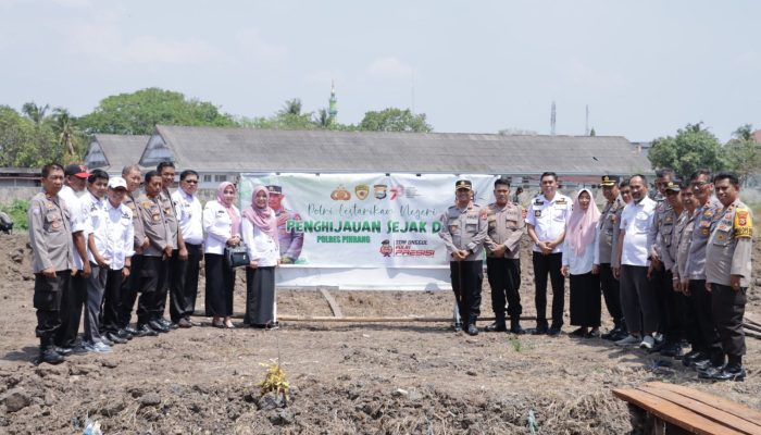 Peduli Lingkungan, Polres Pinrang Tanam Pohon Secara Serentak