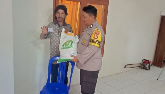 Bhabinkamtibmas Kawal Penyaluran Bantuan Beras Cadangan Pangan Pemerintah, Lurah Galung Maloang : Terimakasih Pak Kapolres, Peran Bhabinkamtibmas Nyata