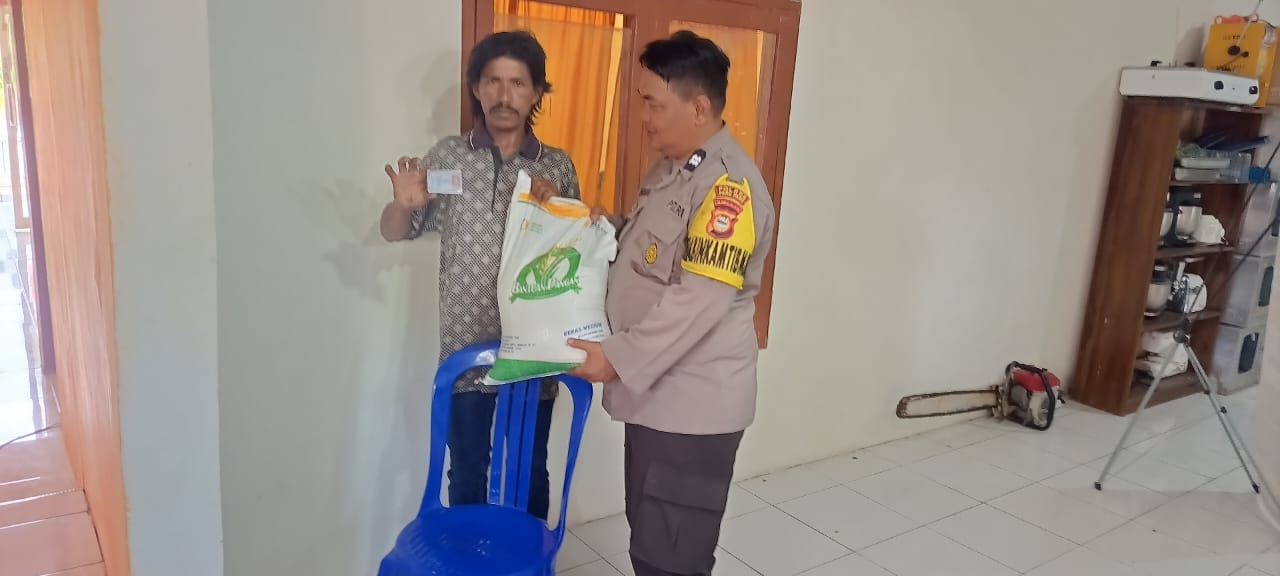 Bhabinkamtibmas Kawal Penyaluran Bantuan Beras Cadangan Pangan Pemerintah, Lurah Galung Maloang : Terimakasih Pak Kapolres, Peran Bhabinkamtibmas Nyata
