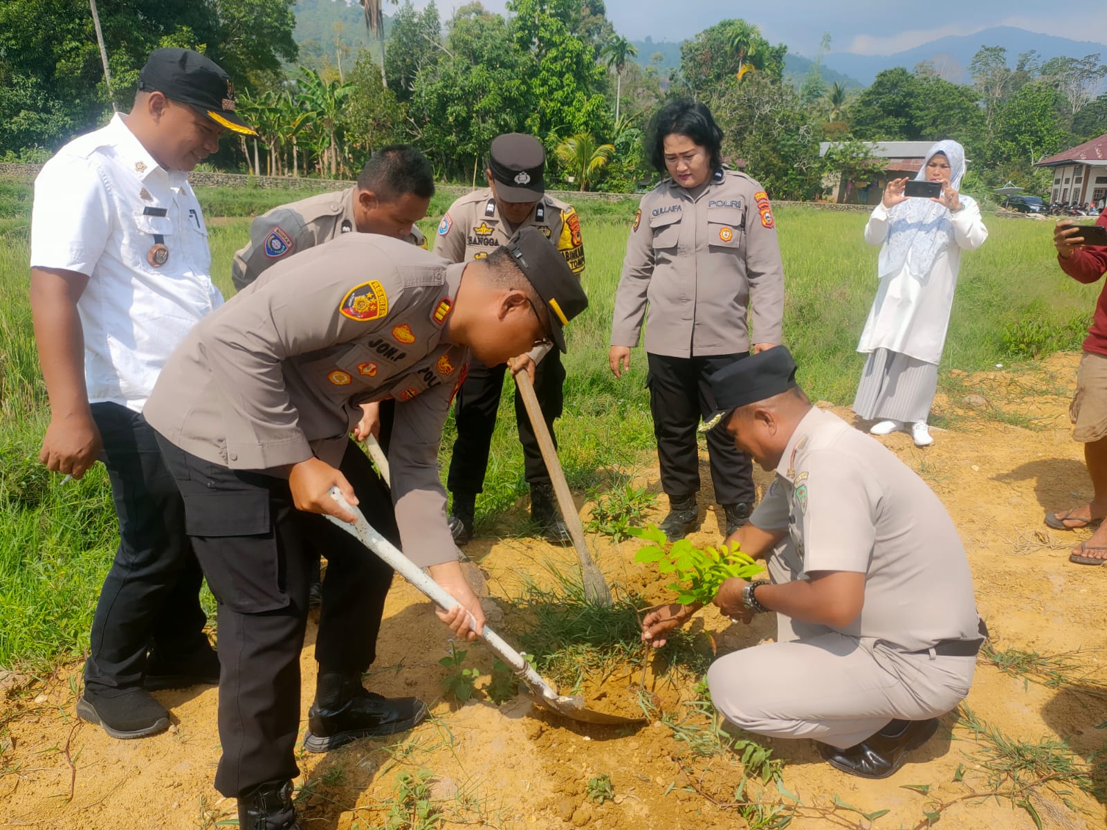 Polres Palopo Laksanakan Penanaman Pohon Serentak