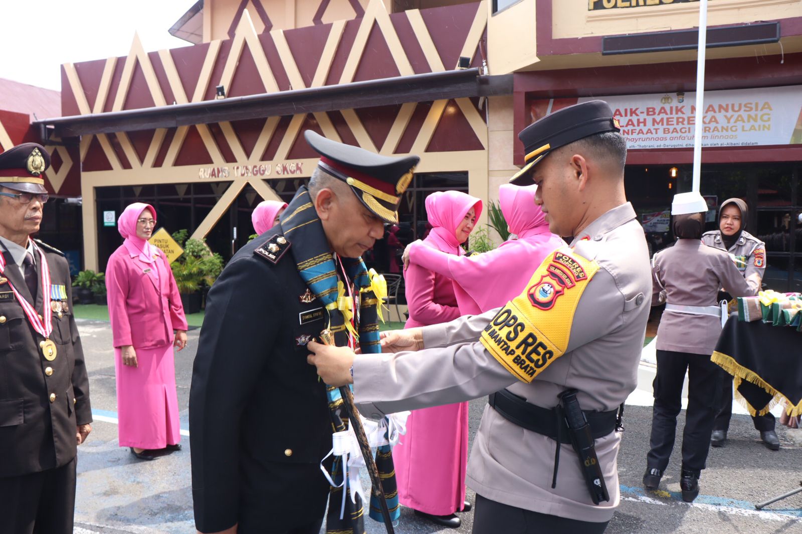 Polres Soppeng Gelar Wisuda Purna Bakti Personil yang Memasuki Masa Pensiun Periode Juli 2022 - Oktober 2023