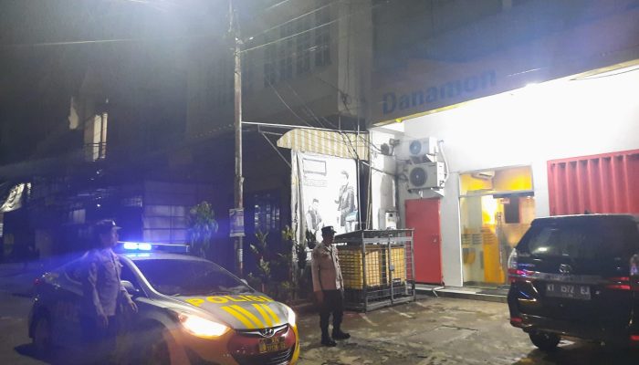 Personil Polsek Watang Sawitto Laksanakan Patroli Blue Light