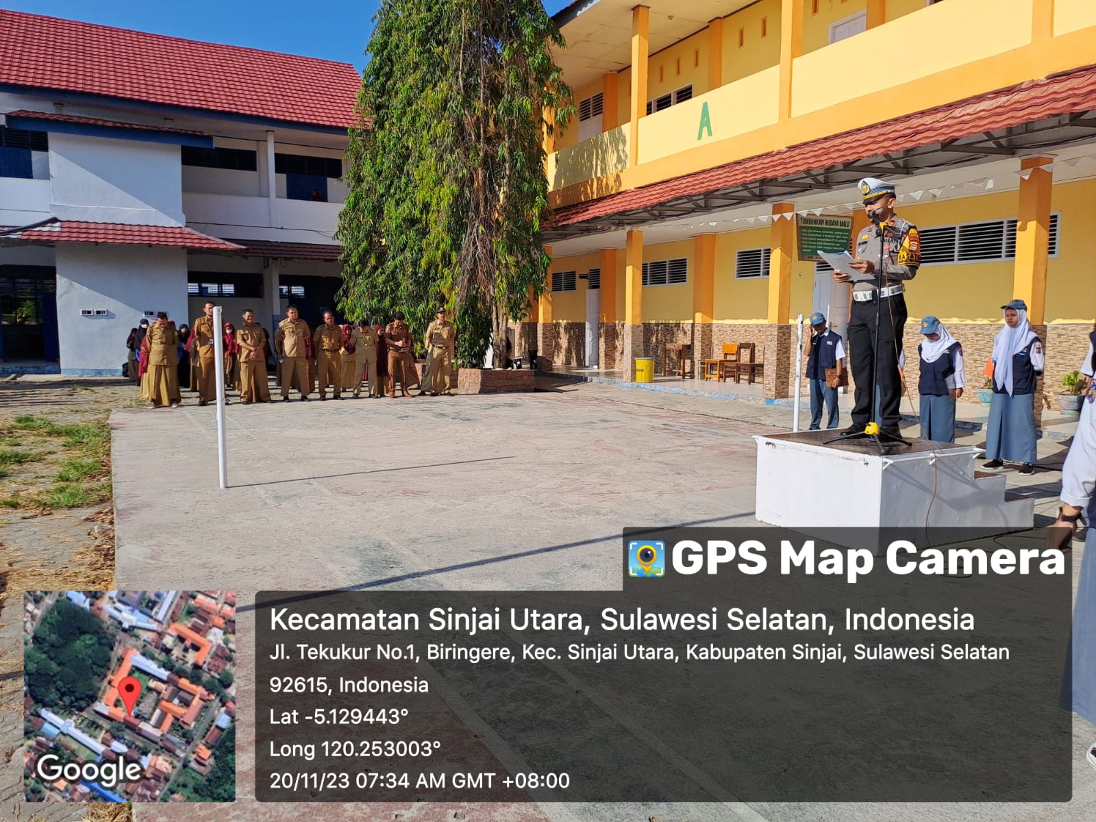 Police Go To School, Kasat Lantas Polres Sinjai Bertindak Sebagai Pembina Upacara Di SMKN 1