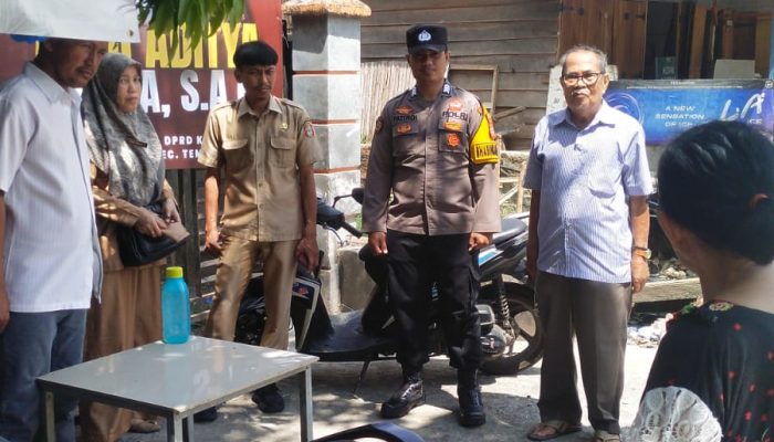 Jalan Ditutup oleh Warga, Bhabinkamtibmas Polsek Tempe Cek Lokasi Bersama Instansi Terkait