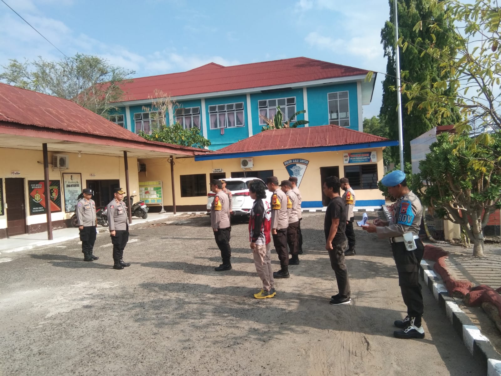 Kompol Saharuddin Sampaikan Ini Saat Pimpin Apel Pagi di Halaman Mako Polsek Watang Sawitto