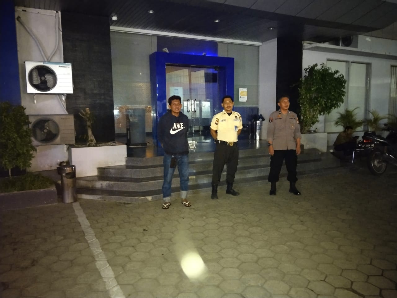 Jaga Kamtibmas di Malam Akhir Pekan, Kapolsek Watang Sawitto Turunkan Personil Lakukan Patroli