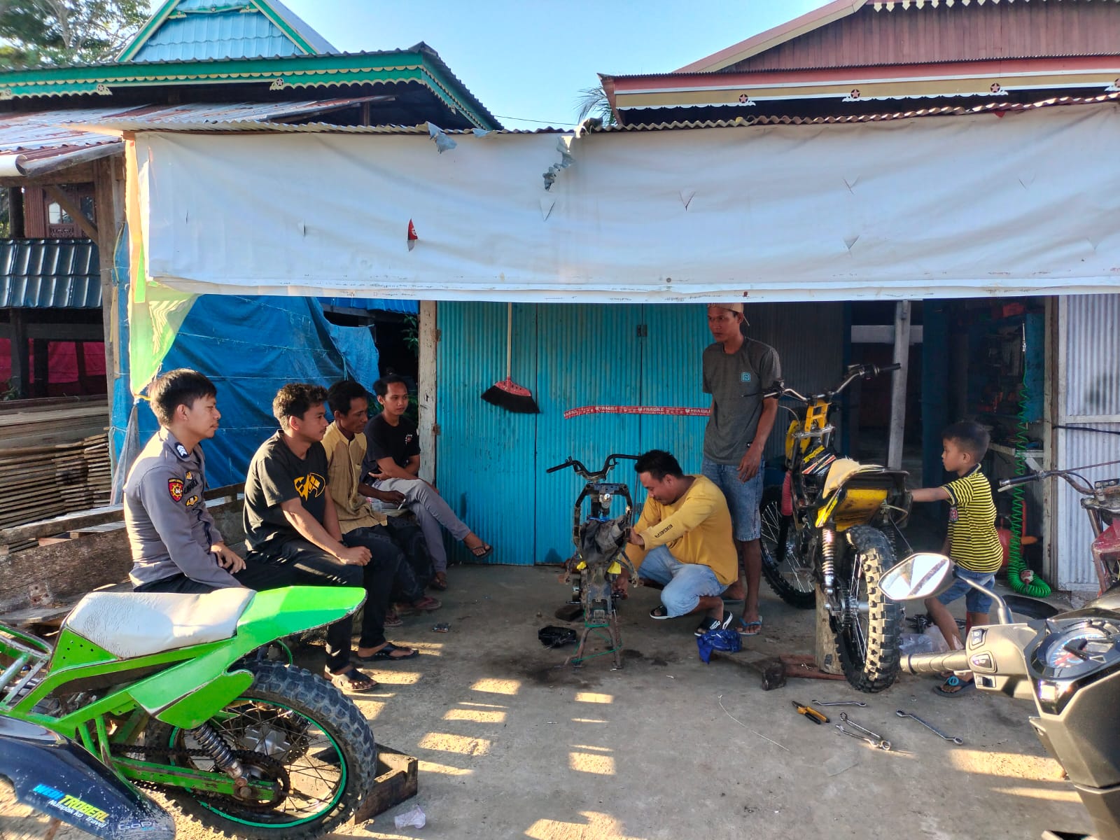 Jelang Pemilu 2024, Bhabinkamtibmas Polsek Penrang Ajak Warga Jaga Kamtibmas