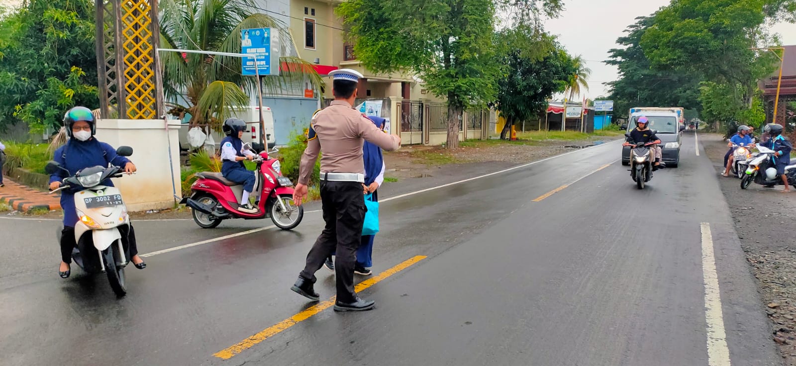 Pelayanan Prima, Sat lantas polres Luwu Laksanakan Pam Gatur Lalin Di Pagi Hari