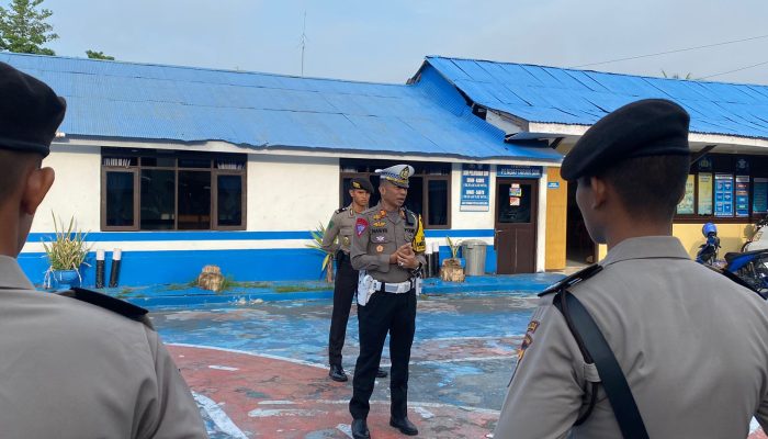 Sebelum Turun Melakukan Pamtur, Kasat Lantas Polres Wajo Terlebih Dahulu Berikan Arahan Kepada Anggotanya