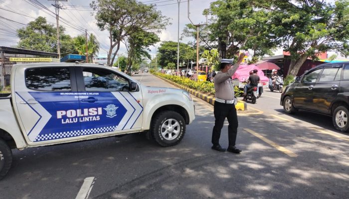Beri Rasa Aman Dan Nyaman Kepada Pengguna Jalan, Sat Lantas Polres Palopo Laksanakan Gatur Lalin