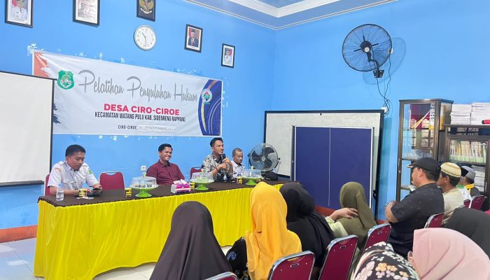 Kanit Tipikor Sat Reskrim Polres Sidrap Beri Sosialisasi Bidang Hukum di Desa Ciro-Ciroe