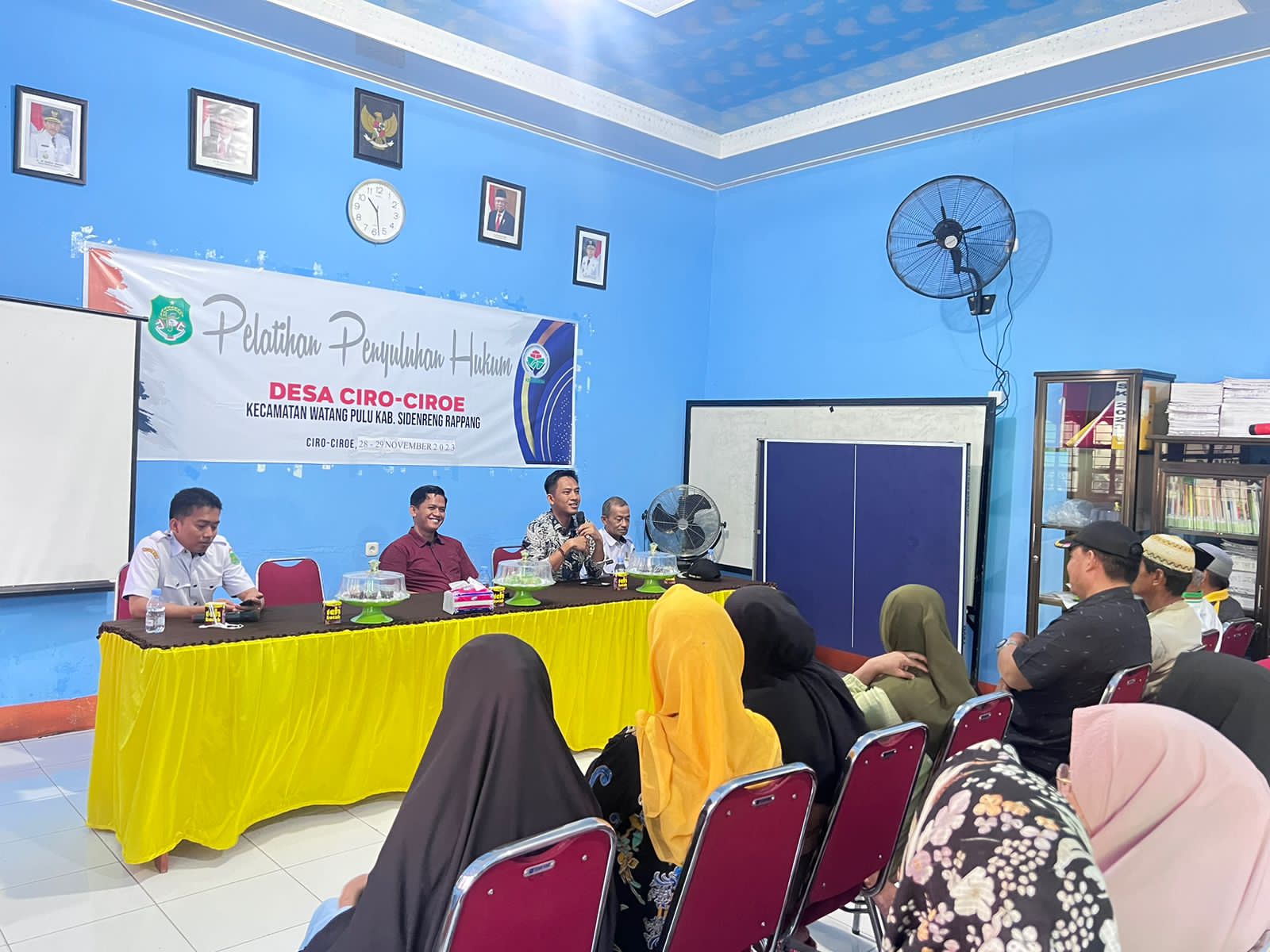 Kanit Tipikor Sat Reskrim Polres Sidrap Beri Sosialisasi Bidang Hukum di Desa Ciro-Ciroe