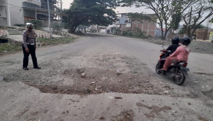 Cegah Kecelakaan Lalu Lintas, Satlantas Polres Bone Survey Jalan Rusak dan Berlubang