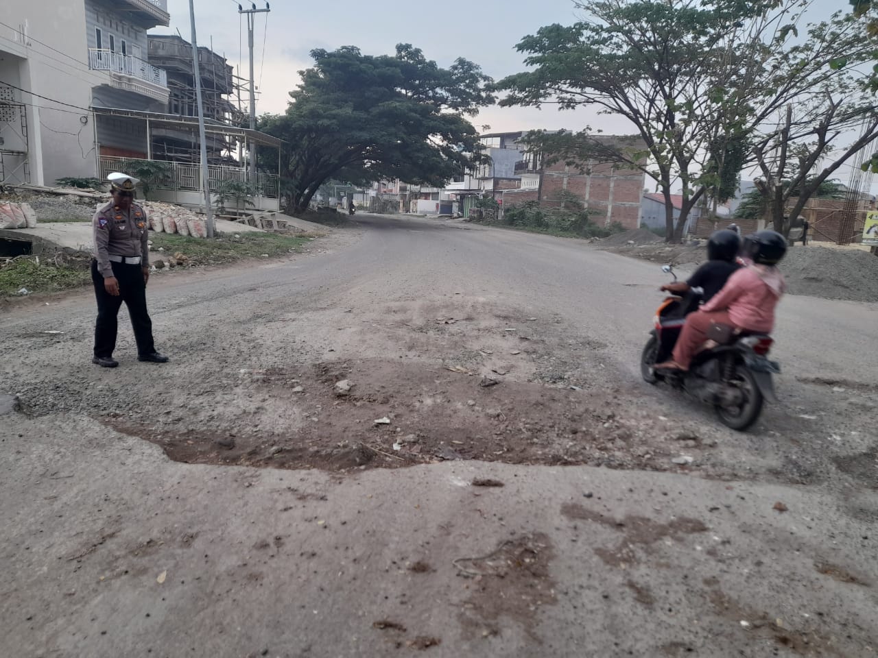 Cegah Kecelakaan Lalu Lintas, Satlantas Polres Bone Survey Jalan Rusak dan Berlubang