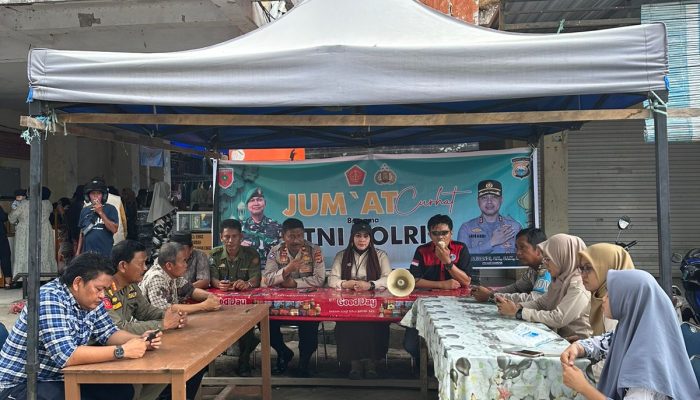 Jumat Curhat, Polres Luwu Menerima Curhat Para Pedagang Di Pasar Central Belopa Kab. Luwu