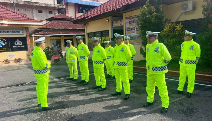Jelang Musim Hujan Satlantas Polres Tana Toraja Menggelar Apel Jas Hujan