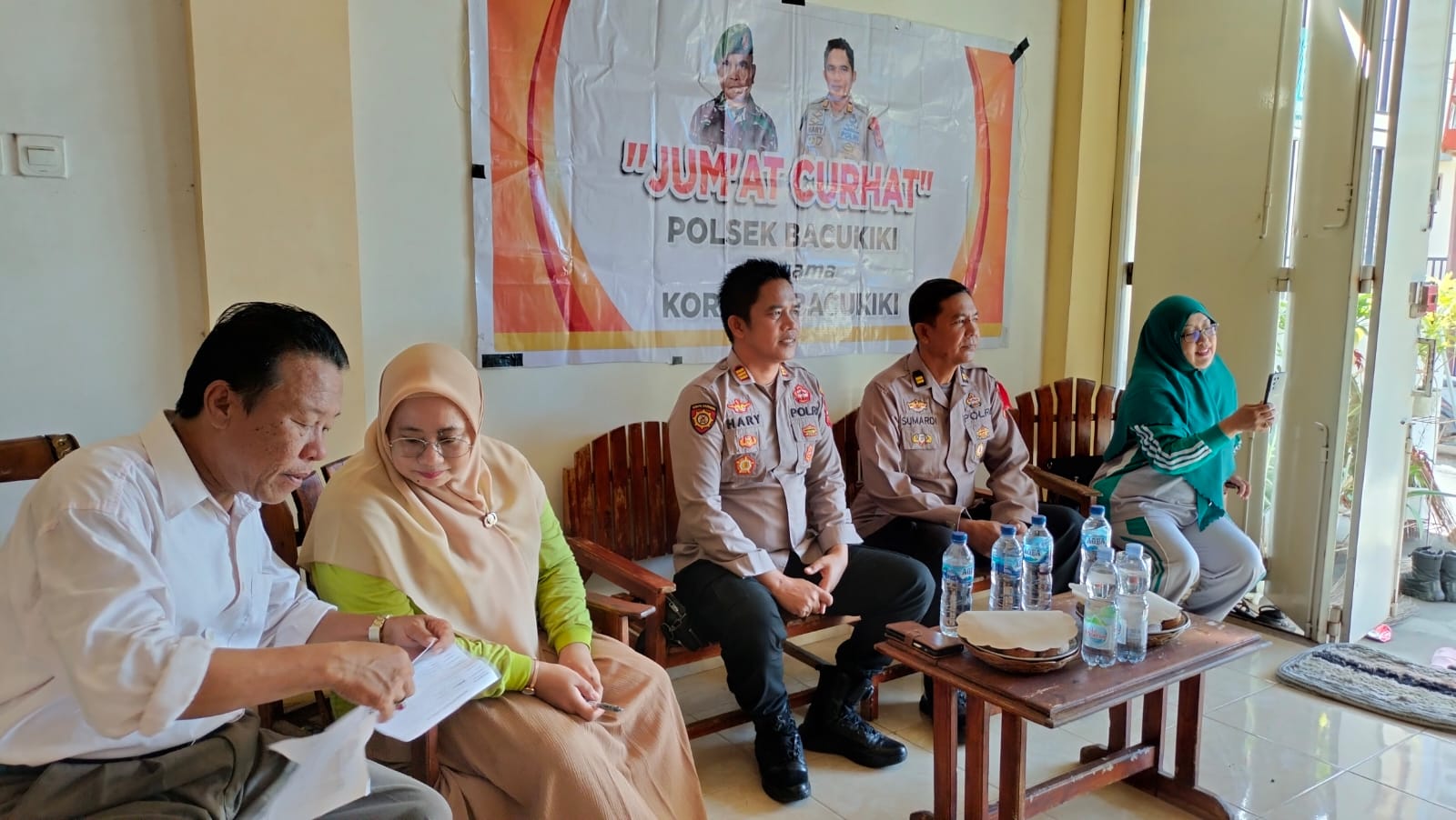 Hadiri Jumat Curhat Polsek Bacukiki, Warga Sumpang Minangae Adukan Penjualan Miras dan Perilaku Remaja