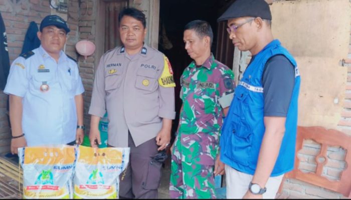 Lurah Galung Maloang Gandeng Bhabinkamtibmas dan Babinsa Salurkan Beras Rastra