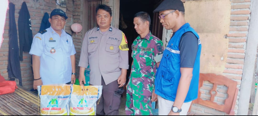 Lurah Galung Maloang Gandeng Bhabinkamtibmas dan Babinsa Salurkan Beras Rastra