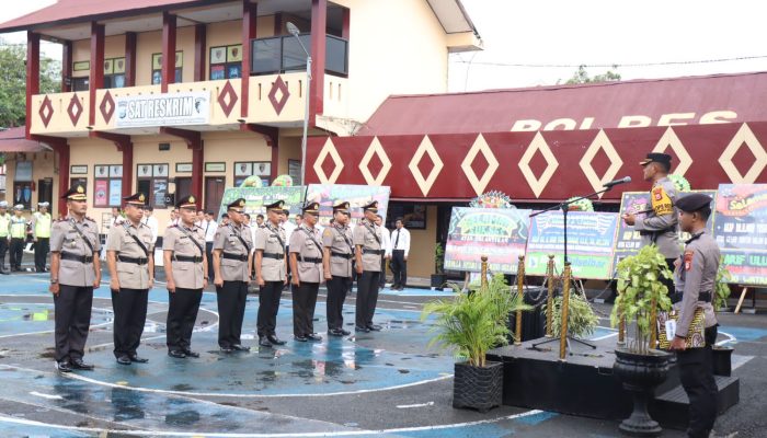 Kapolres Soppeng Pimpin Langsung Upacara Sertijab Kabag SDM, Kasat Lantas, Kasat Intelkam, Kapolsek Lilirilau dan Kasie Humas