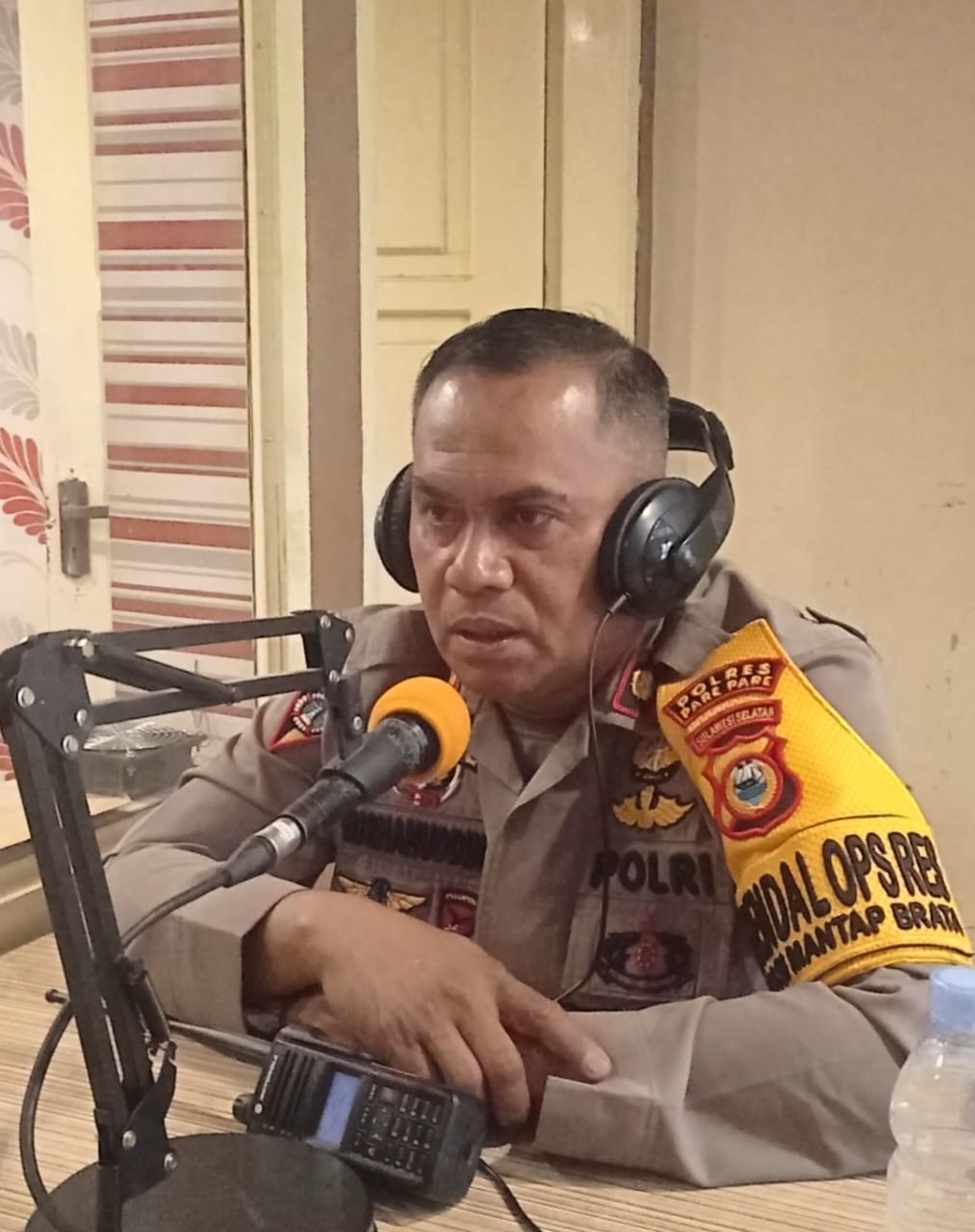 Talkshow Radio Peduli Kesiapan PAM Pemilu, Kabag Ops Polres Parepare : Polisi Adalah Milik Masyarakat