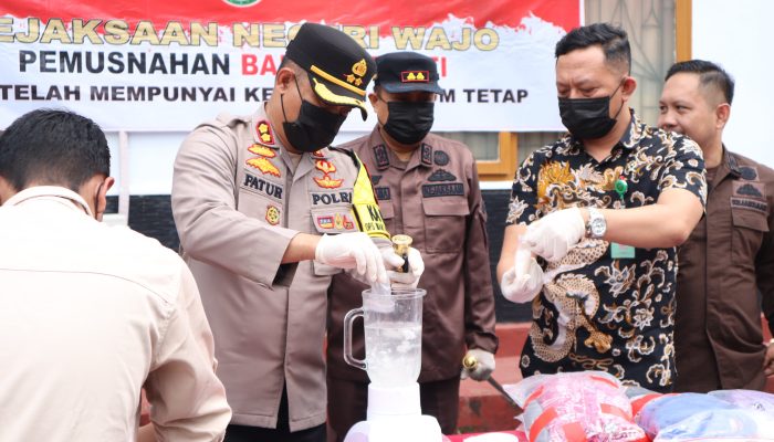 Kapolres Wajo bersama Kajari Musnahkan Barang Bukti Yang Telah Mempunyai Kekuatan Hukum Tetap