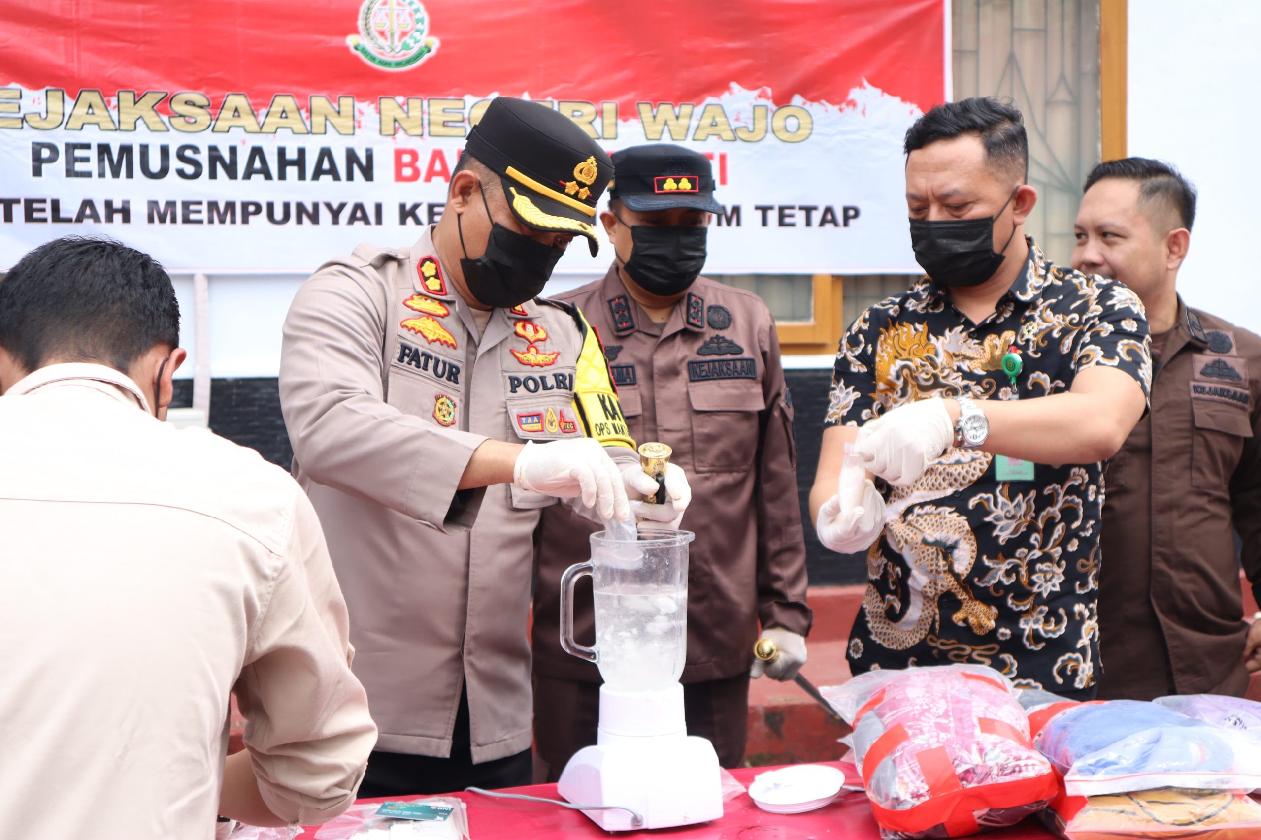 Kapolres Wajo bersama Kajari Musnahkan Barang Bukti Yang Telah Mempunyai Kekuatan Hukum Tetap